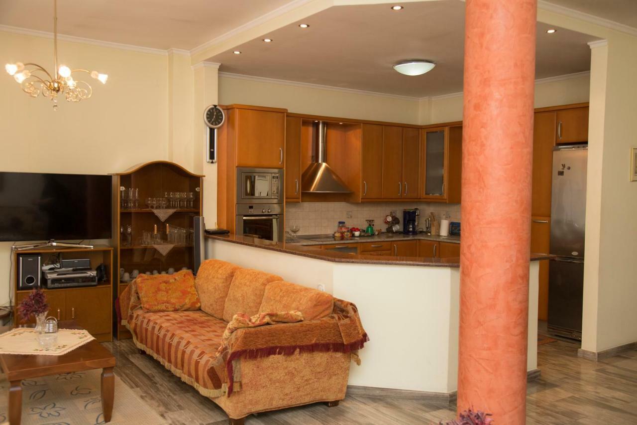 Veta'S Spacious Central Apartment Serres Buitenkant foto