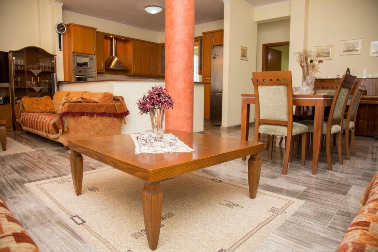 Veta'S Spacious Central Apartment Serres Buitenkant foto